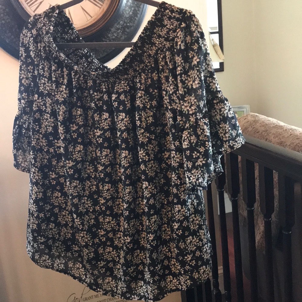 NWT on or off shoulder top